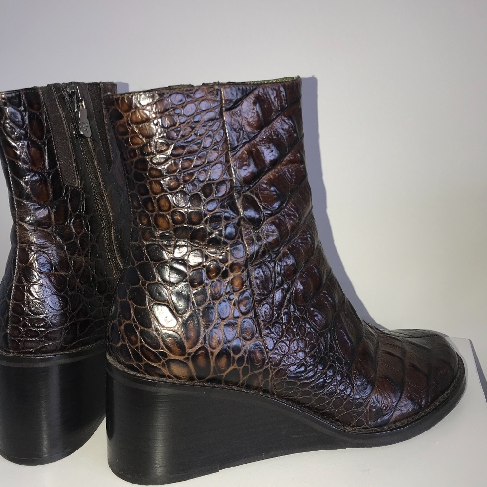 DONALD PLINER BROOKS Brown Croc Wedge-Gently used!